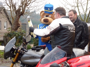 Motorradfahrer im Hotel Burgblick